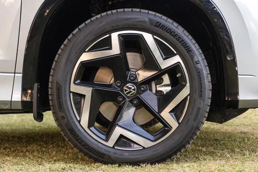 volkswagen-tayron-r-line-wheel