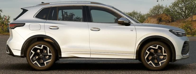 volkswagen-tiguan-r-line-right-view