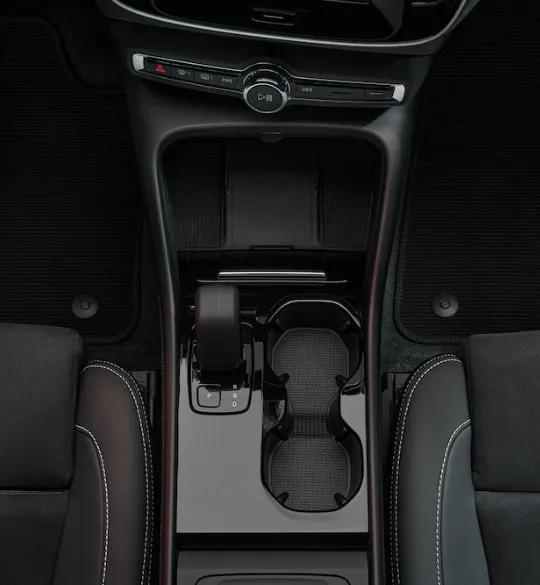 volvo-c40-recharge-cup-holder