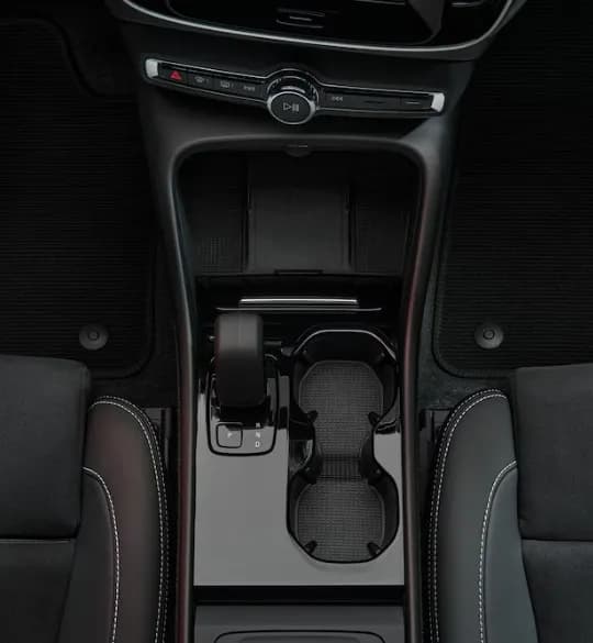 volvo-c40-recharge-cup-holder