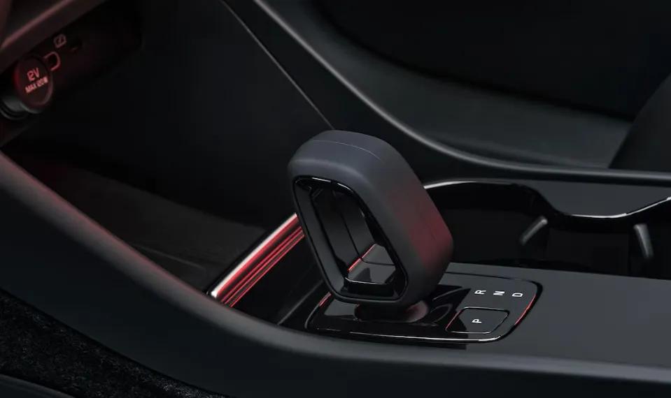 volvo-c40-recharge-gear-lever