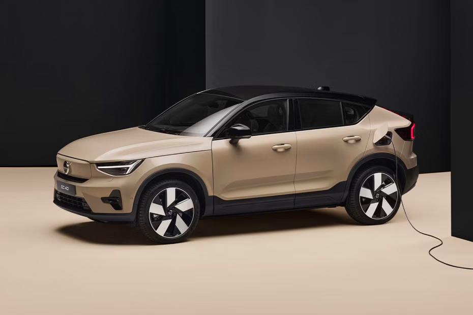 volvo-ec40-ev-charging-port