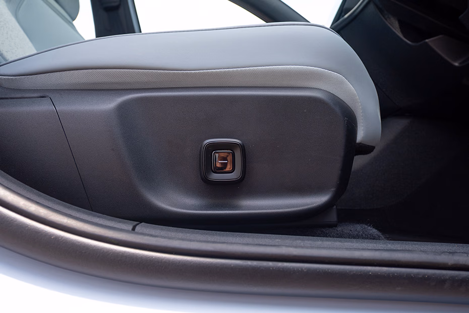 volvo-ex30-driver-seat-controls