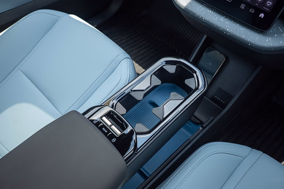 volvo-ex30-front-cup-holder