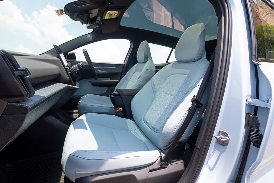 volvo-ex30-passenger-cabin-view