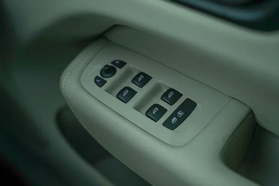 Xc60 Door Controls