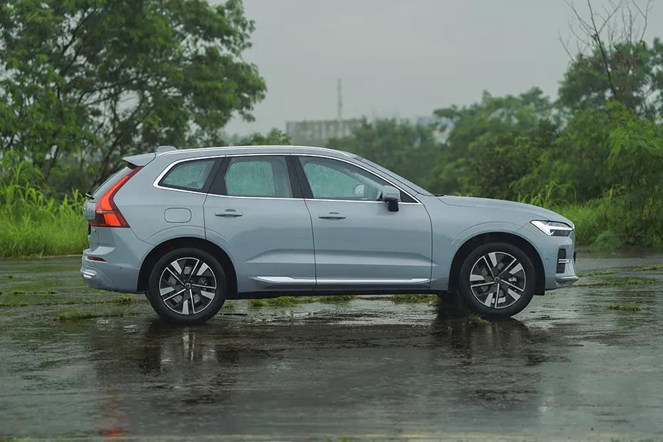 Xc60 Right Side View