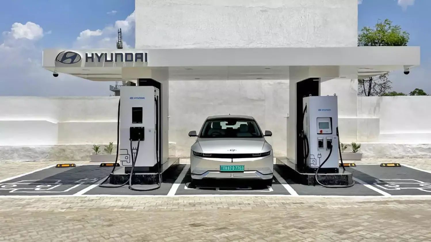 How Rapid-Charging Stations Are Revolutionizing EV Adoption
