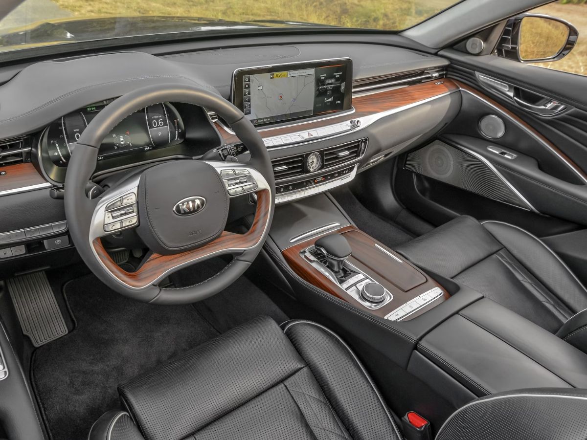 kia K900 interior