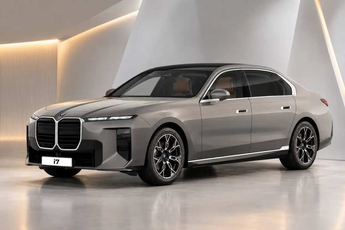 BMW i7