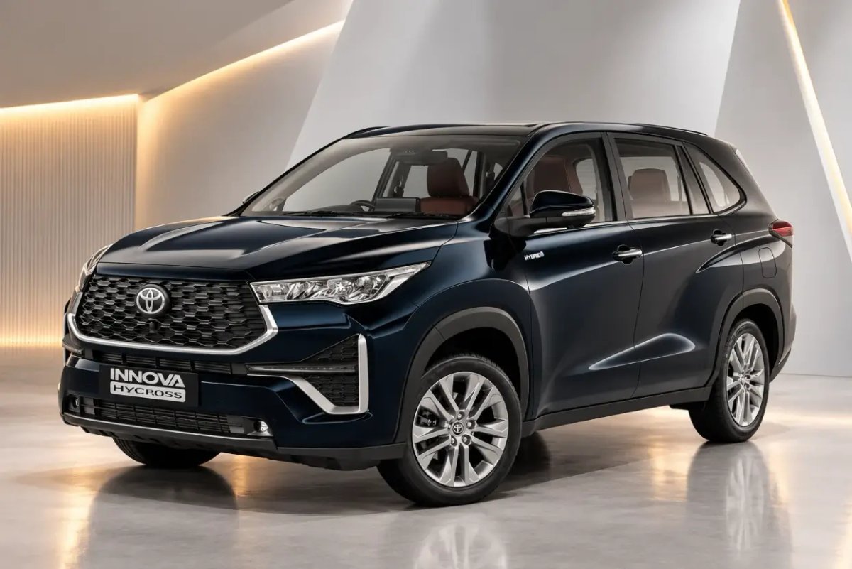 Toyota Innova Hycross