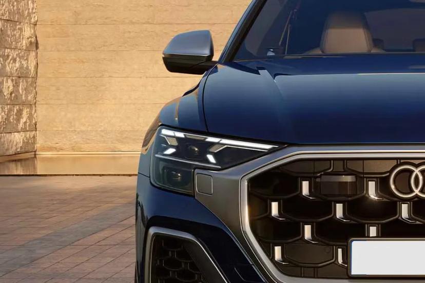 audi-sq8-headlight