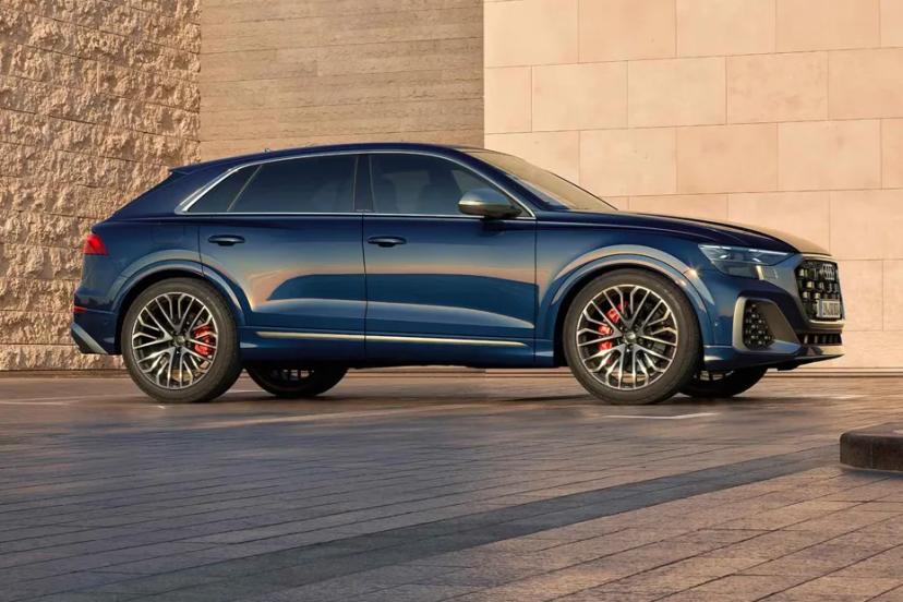 audi-sq8-right-view