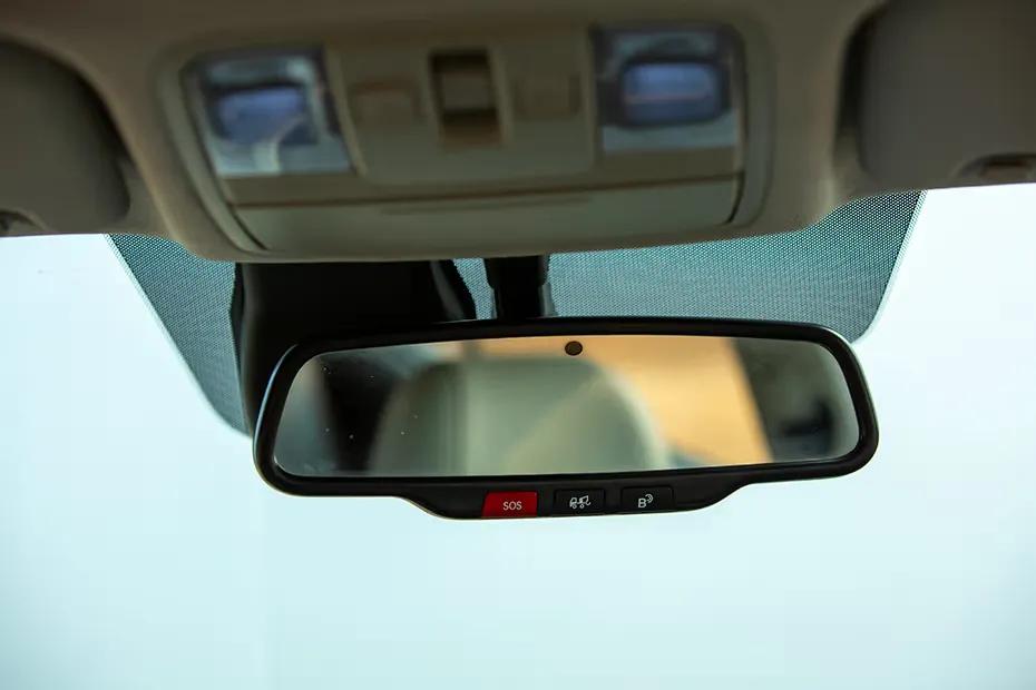 hyundai-creta-rearview-mirror-with-courtesy-lights