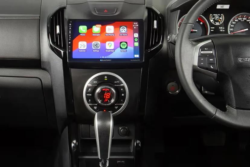 isuzu-v-cross-center-console