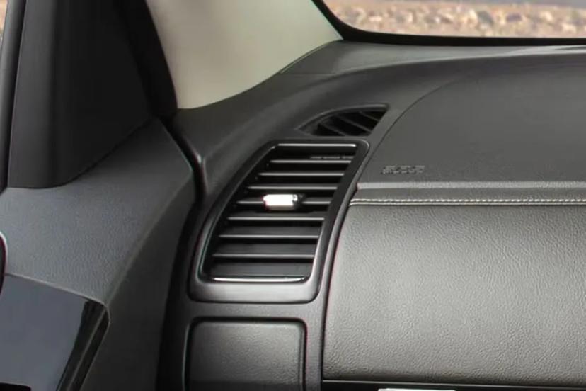 isuzu-v-cross-front-ac-vents