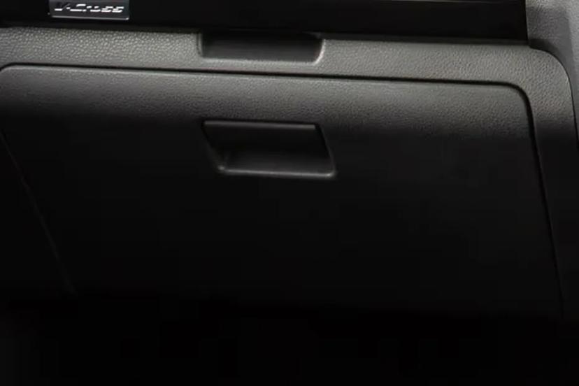 isuzu-v-cross-glovebox