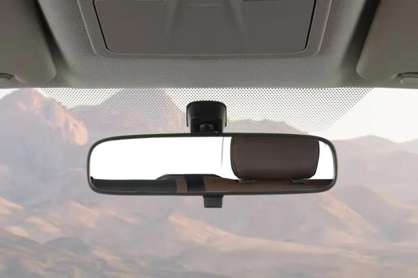 isuzu-v-cross-rear-view-mirror-courtesy-lamps