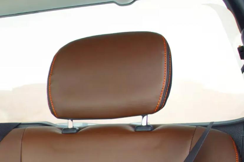 isuzu-v-cross-seat-headrest