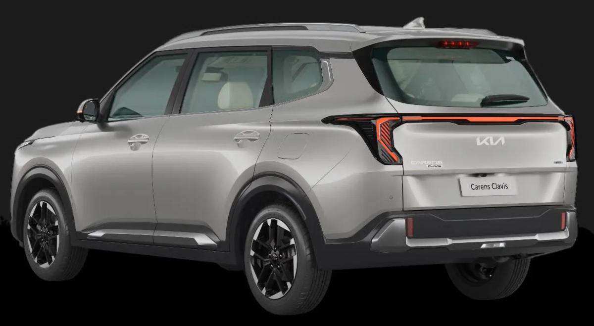 kia-carens-clavis-rear-left-view