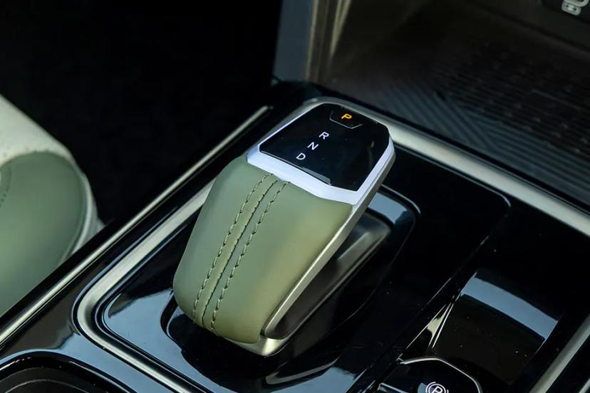 mahindra-xev-9s-gear-shifter