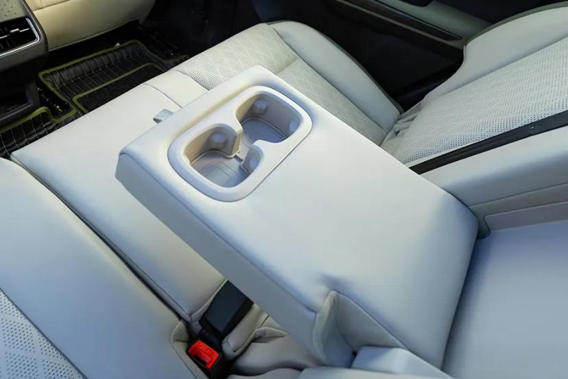 mahindra-xev-9s-rear-arm-rest