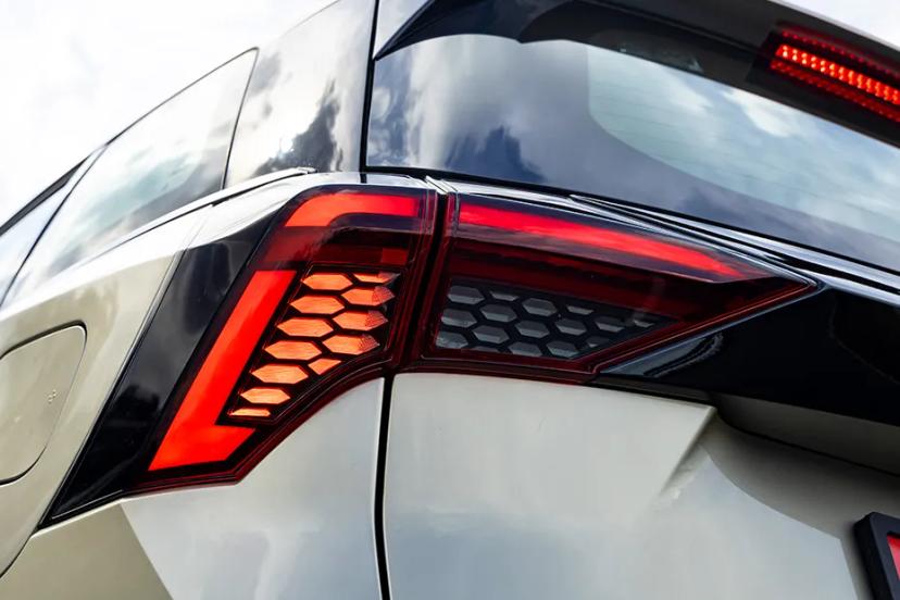 mahindra-xev-9s-taillight