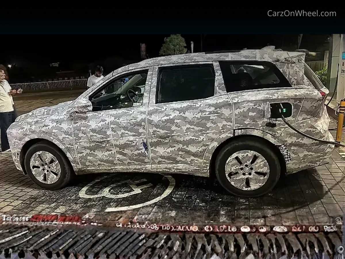 Mahindra XUV700 EV Spied Again: What to Expect Mahindra XUV700 EV Spied Again: What to Expect-image