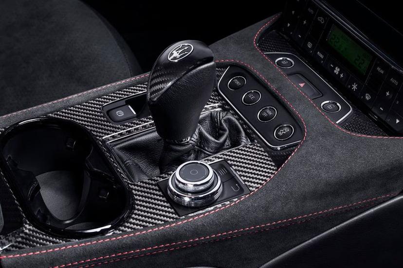 maserati-granturismo-gear-shifter