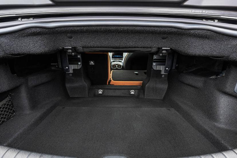 mercedes-benz-cle-cabriolet-boot-space