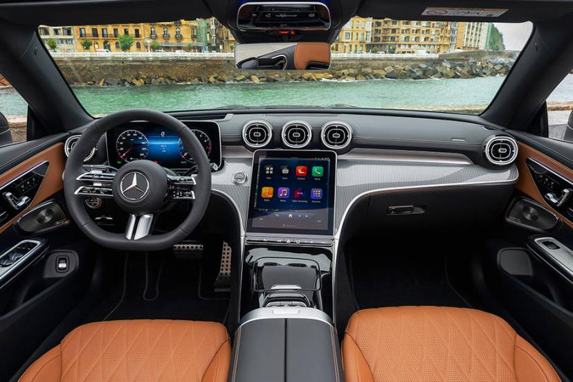mercedes-benz-cle-cabriolet-dash-board