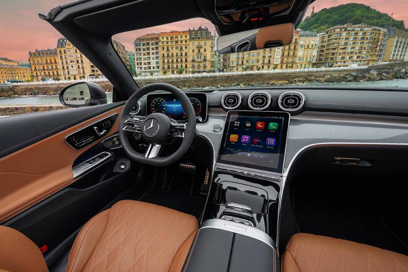 mercedes-benz-cle-cabriolet-dashboard