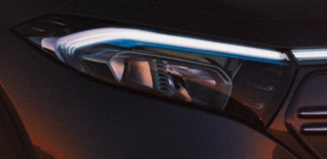 mercedes-benz-eqb-headlight