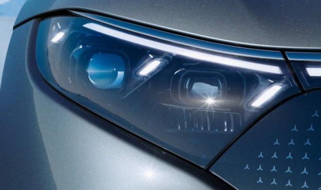 mercedes-benz-eqs-head-light