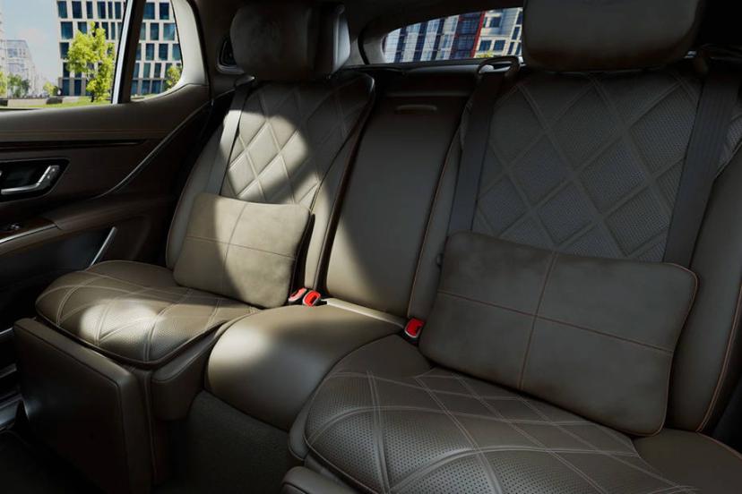 mercedes-benz-maybach-eqs-suv-rear-seats