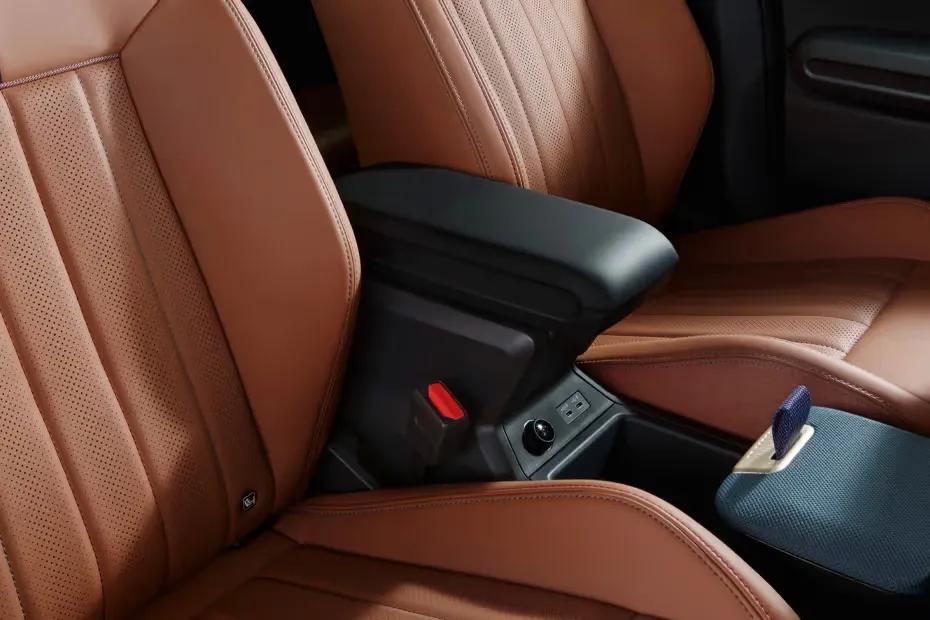 mini-countryman-c-front-armrest