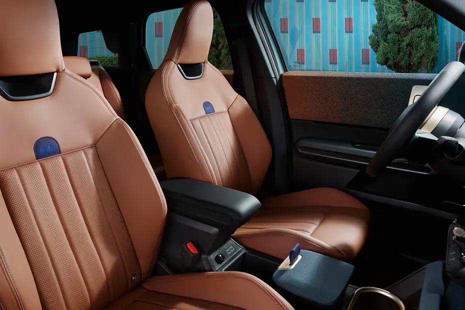 mini-countryman-c-front-seats