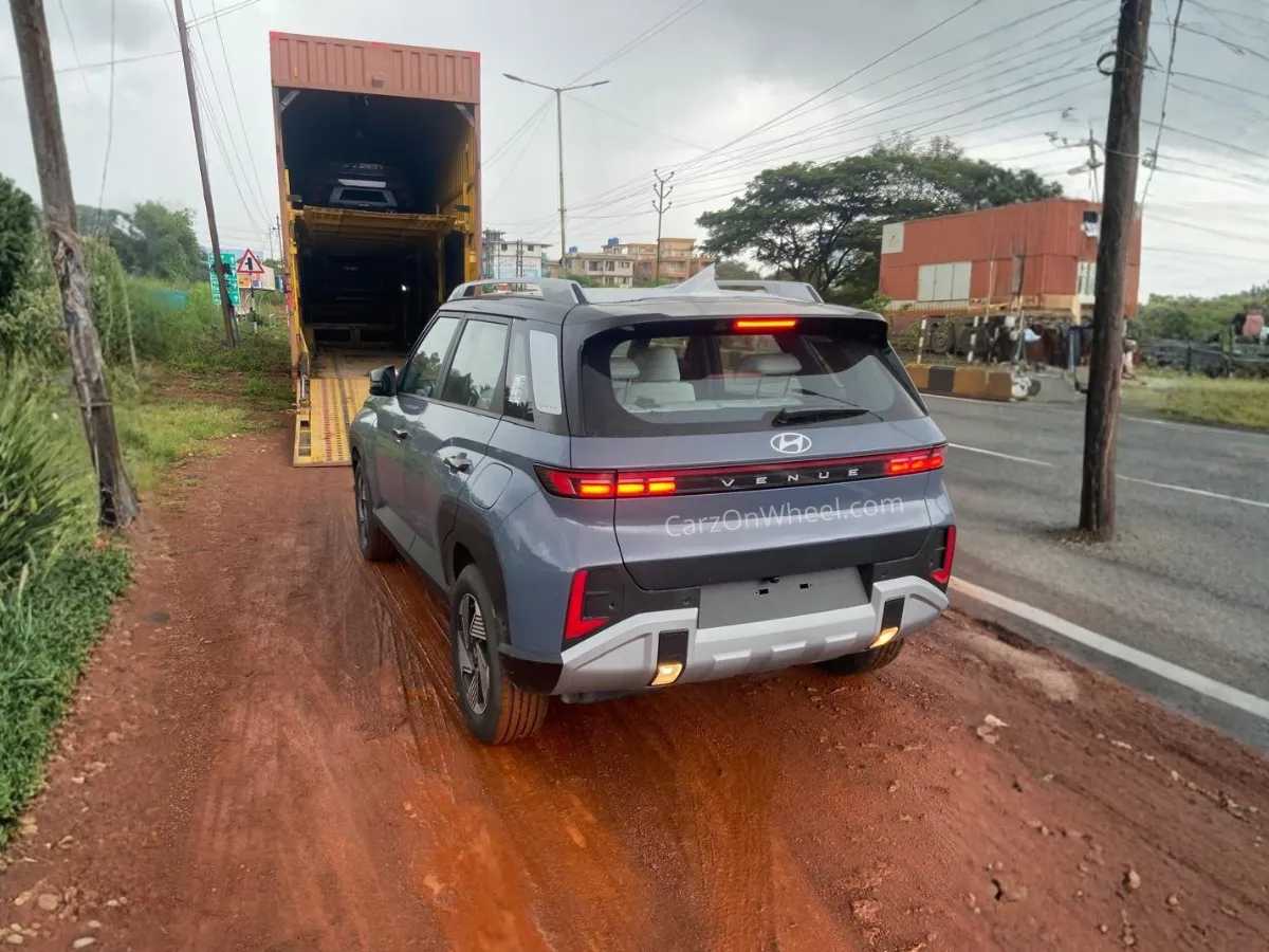 New Hyundai Venue Reaches Dealers Before Its Launch Tomorrow New Hyundai Venue Reaches Dealers Before Its Launch Tomorrow-image
