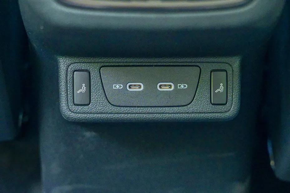 skoda-kushaq-center-tunnel-with-attached-smartphone