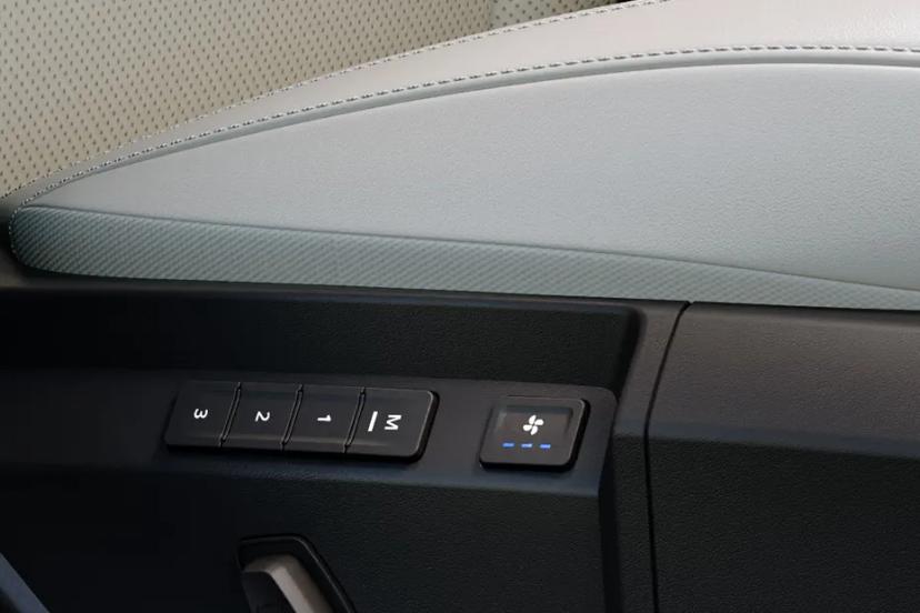 tata-sierra-ventilated-rear-seats-buttons