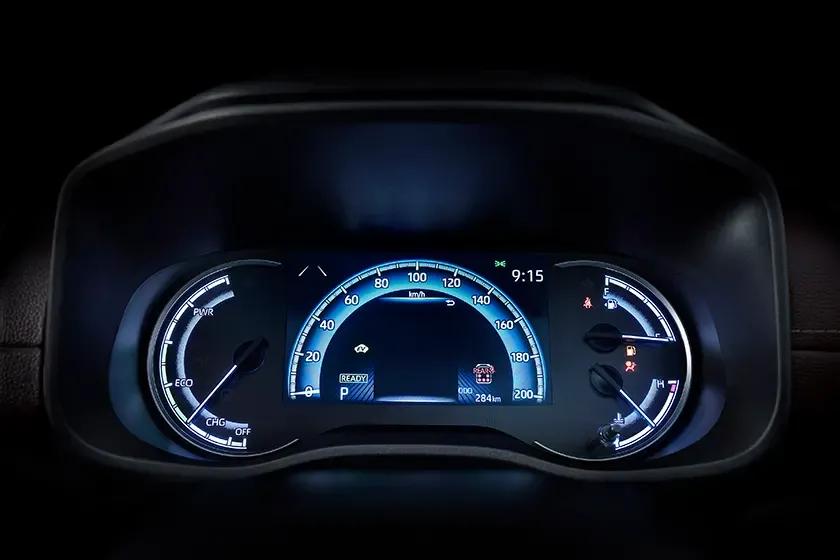 toyota-innova-hycross-instrument-console