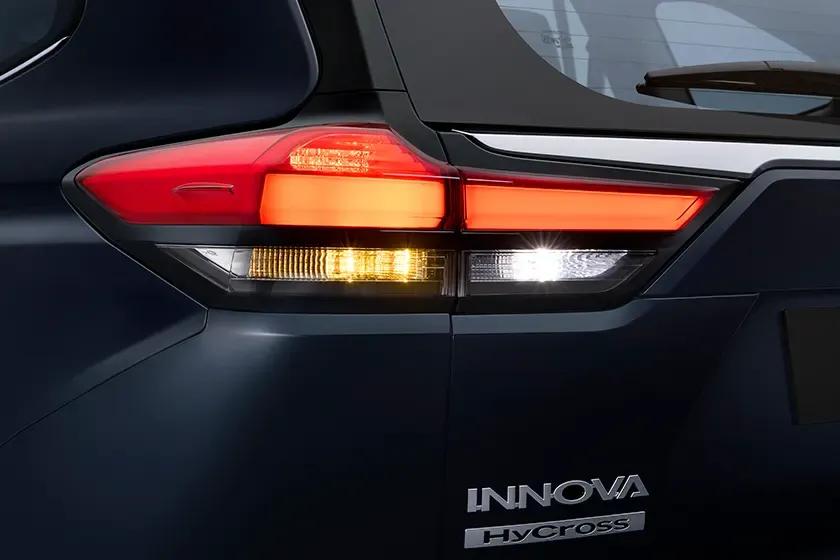 toyota-innova-hycross-tail-lamp