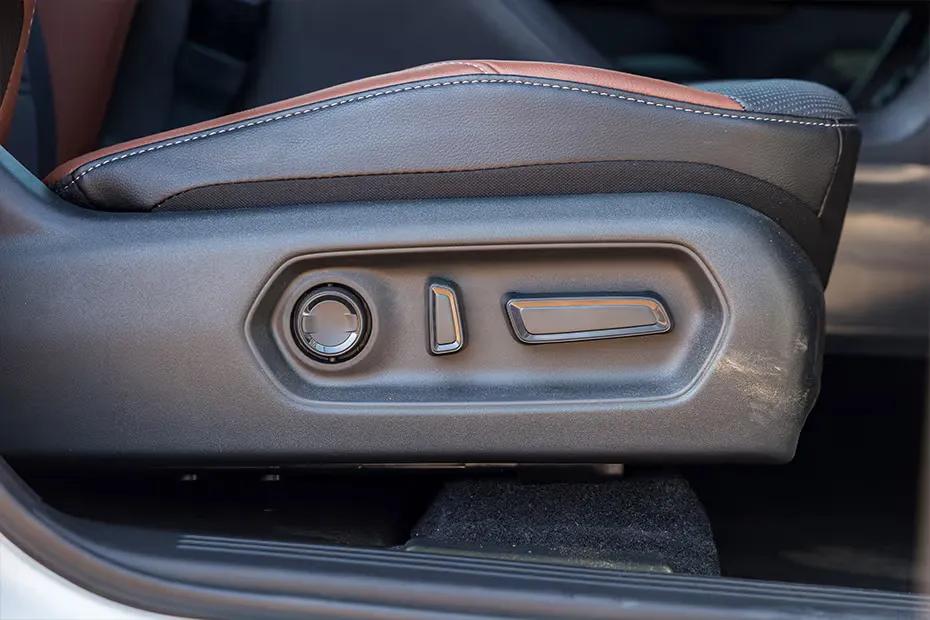 toyota-urban-cruiser-ebella-driver-seat-controls