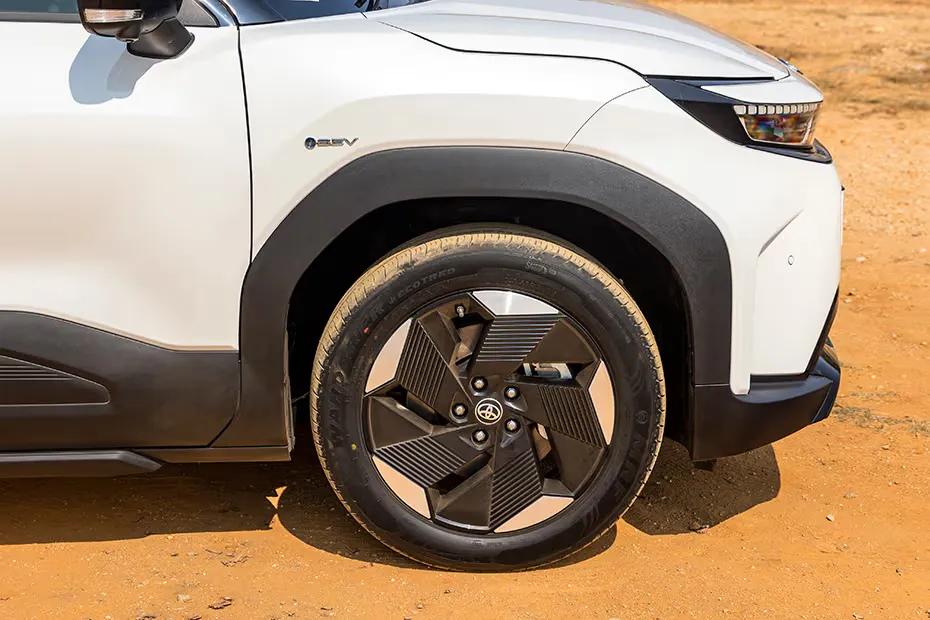 toyota-urban-cruiser-ebella-front-fender