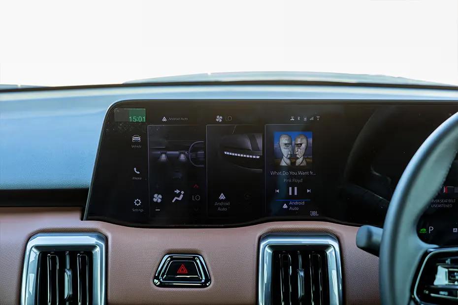 toyota-urban-cruiser-ebella-infotainment-stytem