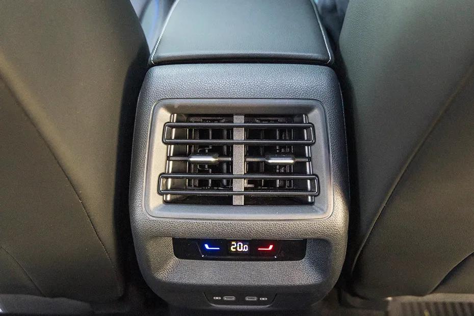 volkswagen-tayron-r-line-floor-mounted-ac-vents