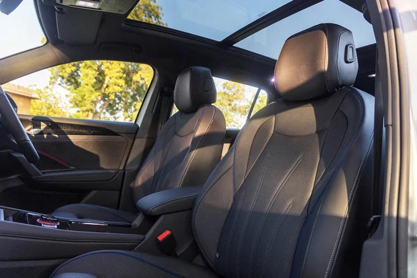 volkswagen-tayron-r-line-passenger-cabin-view