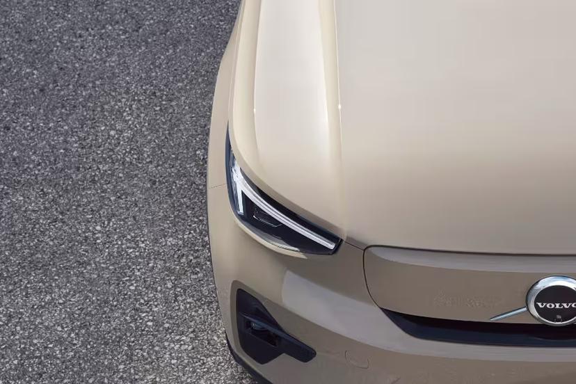 volvo-ex40-headlight