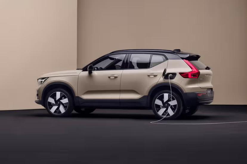 volvo-ex40-rear-left-view