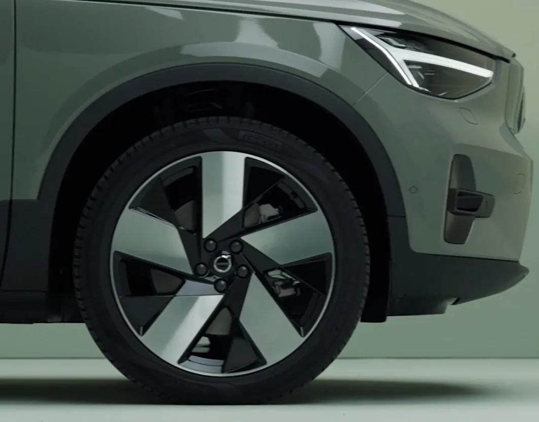 volvo-xc-40-recharge-alloy-wheels